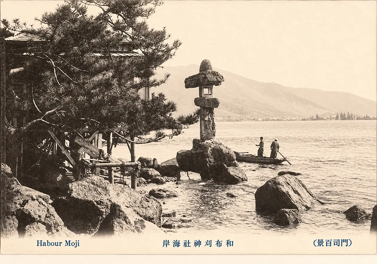 石灯籠と海辺を伝える古写真の補正版
