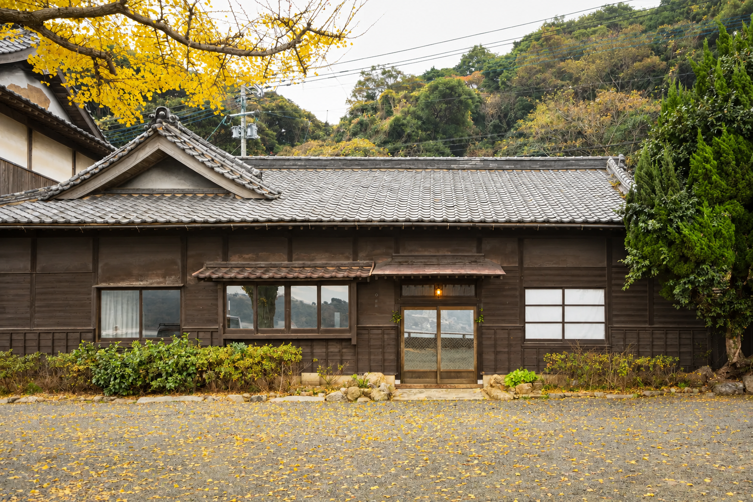 終活セミナーの集合場所となる和布刈神社の授与所