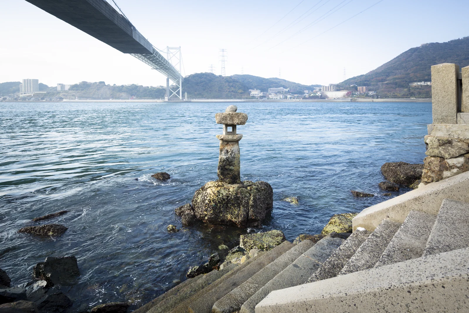 海へつづく石段